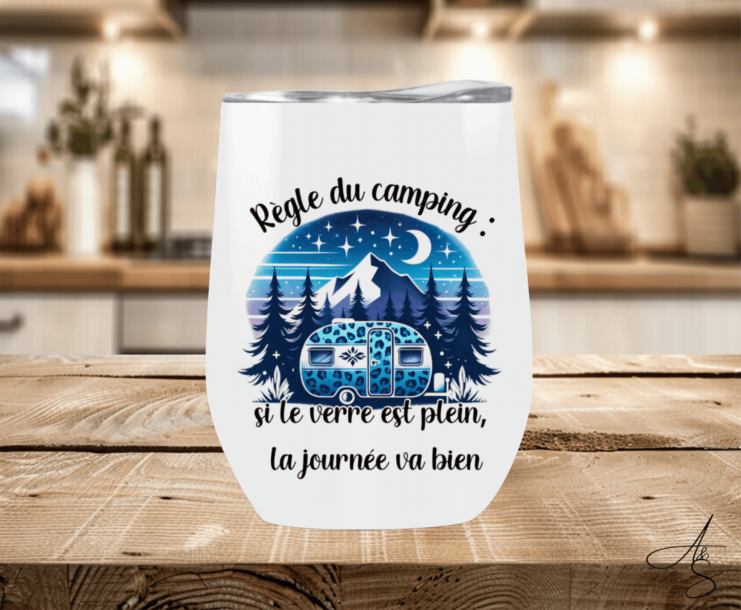Règle du camping : si le verre est plein, la journée va bien