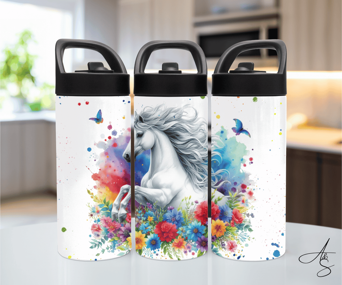 Cheval blanc et coloré