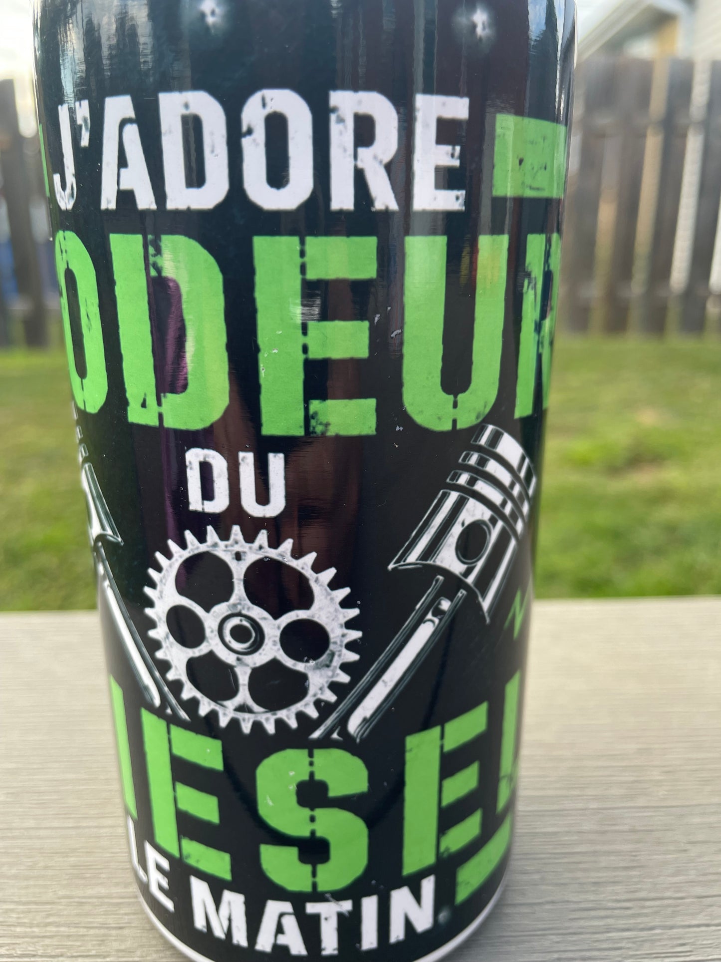 J’adore l’odeur du diesel le matin