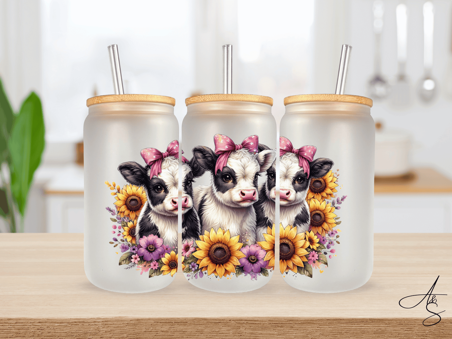 Vache rose et tournesols