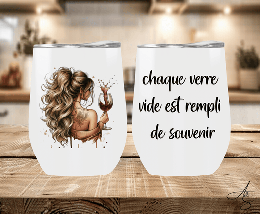 Chaque verre vide est rempli de souvenir