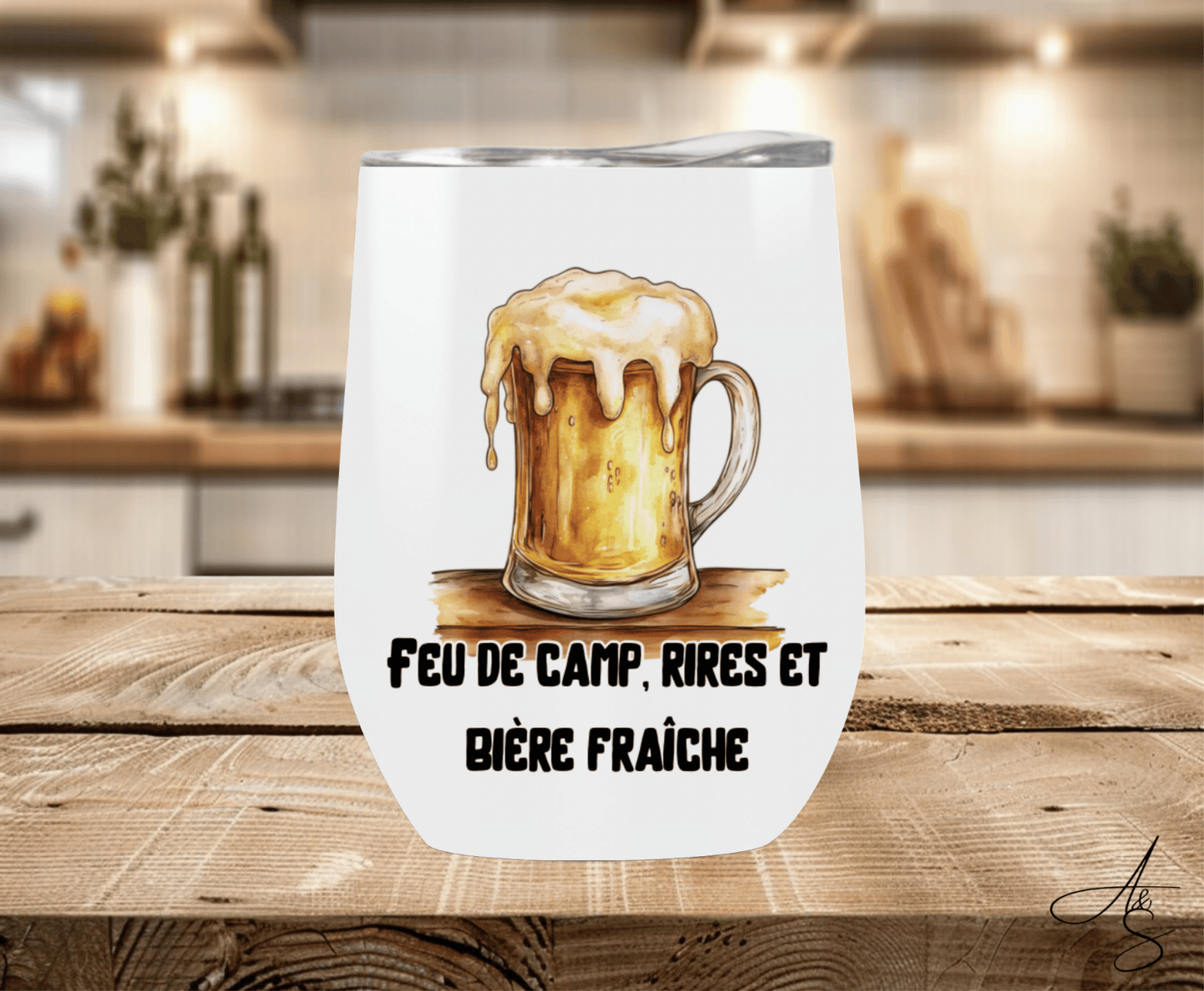 Feu de camp, rires et bière fraîche