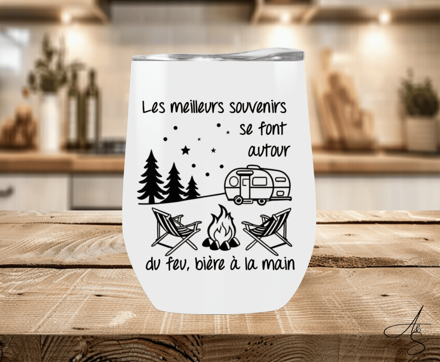 Les meilleurs souvenirs se font autour du feu, bière à la main