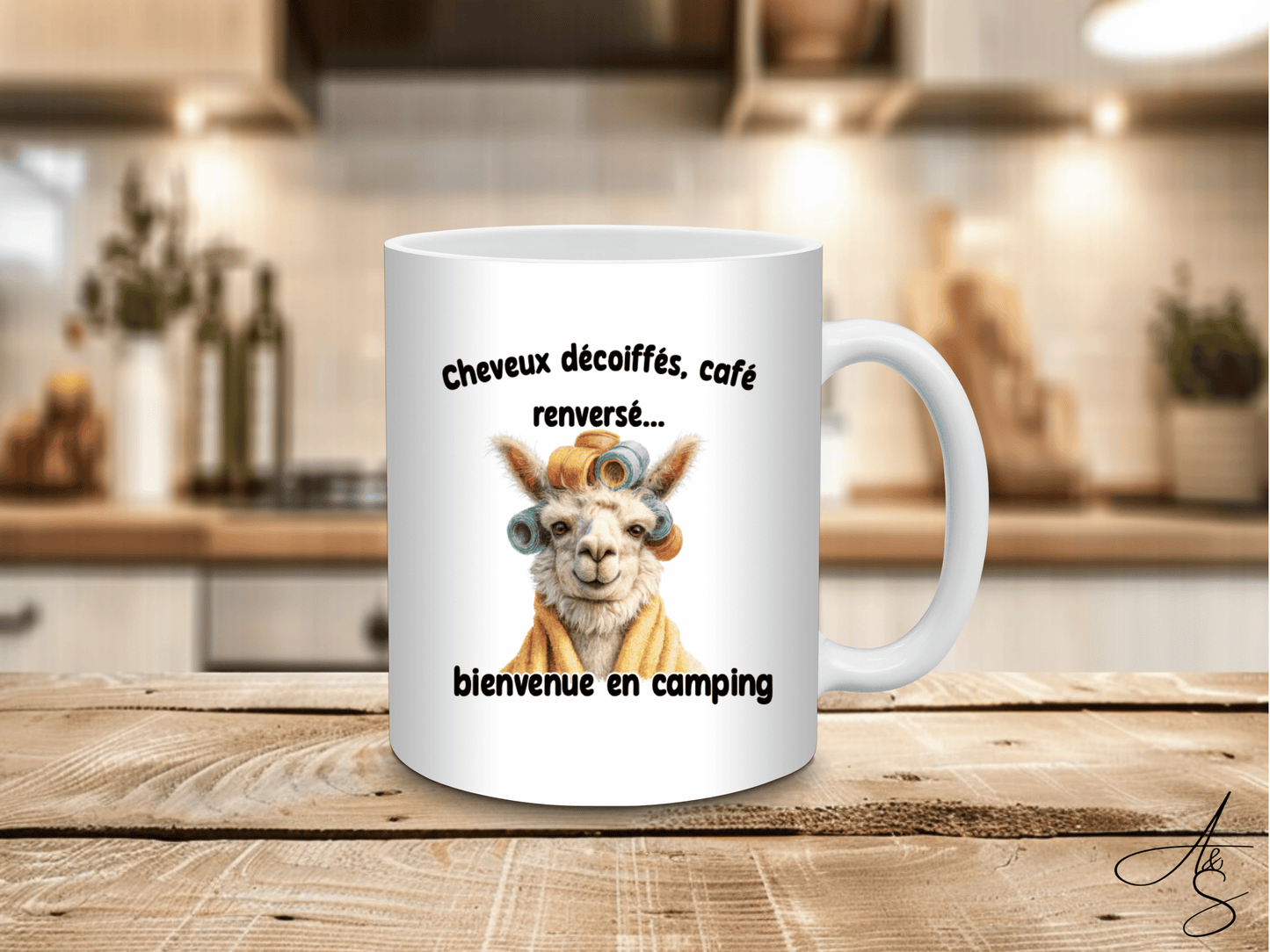 Cheveux décoiffés, café renversé… Bienvenue en camping