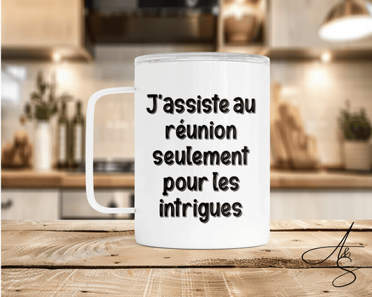 J’assiste au réunion seulement pour les intrigues